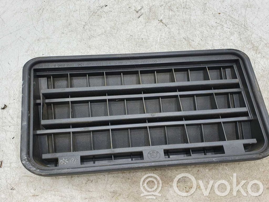 Quarter panel pressure vent   64226962293,02103104