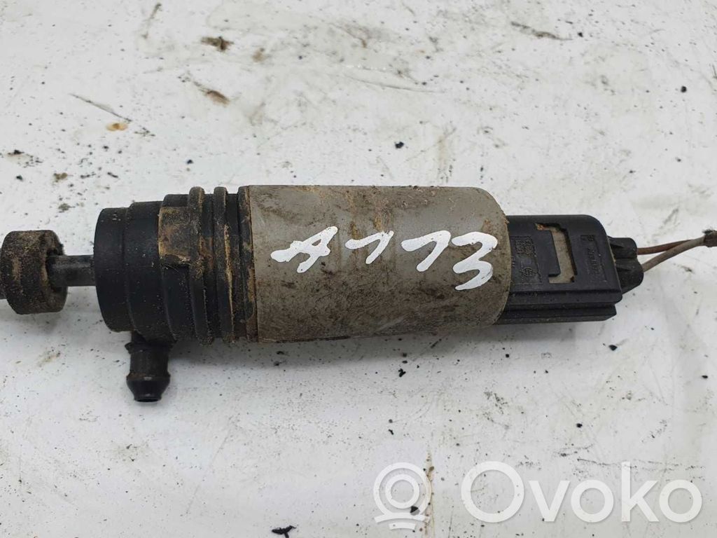 BMW 5 E60 E61 Tuulilasi tuulilasinpesimen pumppu 