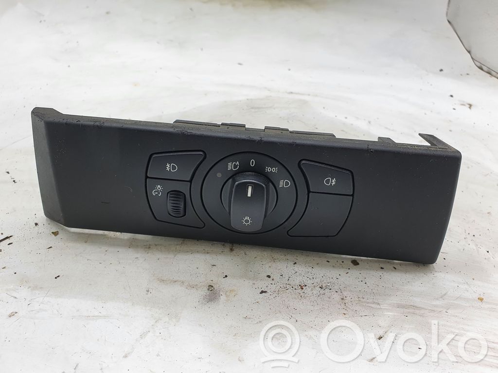 Light switch   6953735,33290403