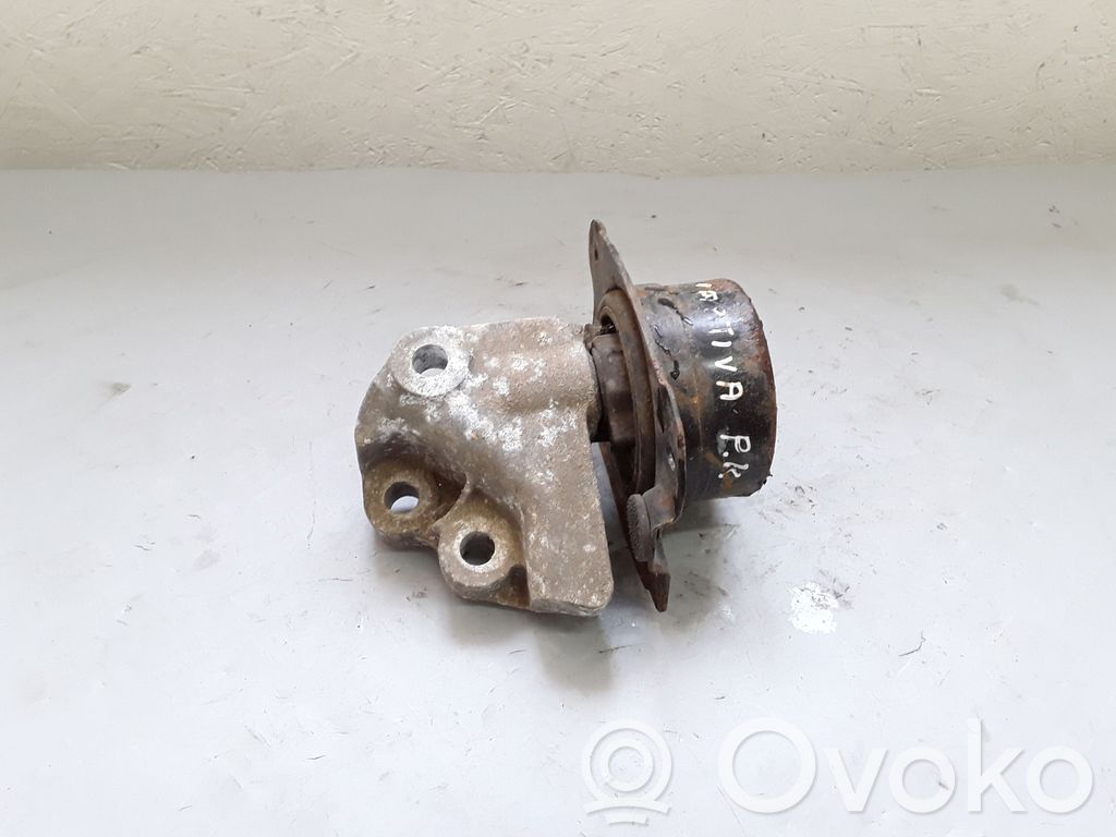 Chevrolet Captiva Engine mount bracket 