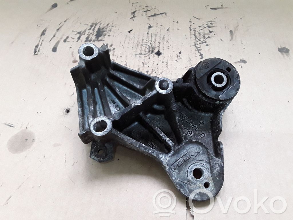 Engine mounting bracket   8200024812D,3107011112