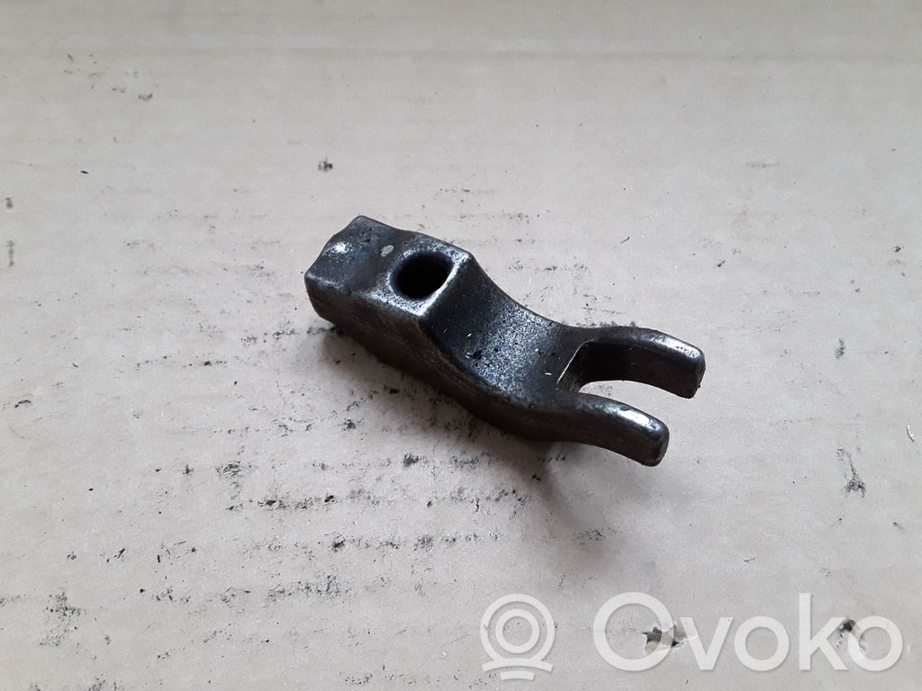 Opel Astra H Uchwyt / Mocowania wtryskiwacza 