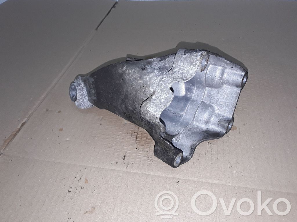 Mercedes-Benz C W204 Supporto di montaggio del motore (usato) 