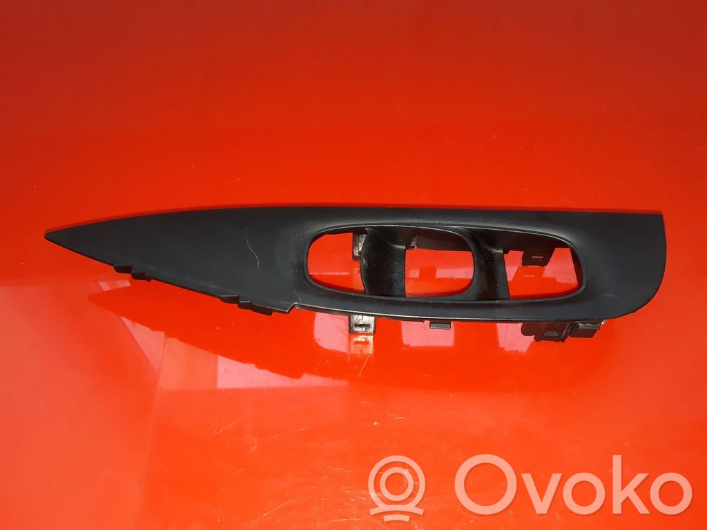 Nissan Qashqai Rivestimento pulsantiera finestrino della portiera anteriore