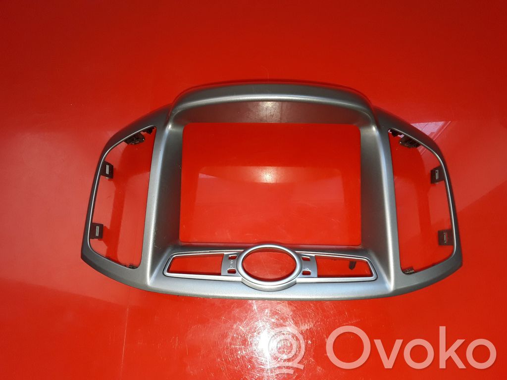 Chevrolet Captiva Mascherina unità principale autoradio/GPS 