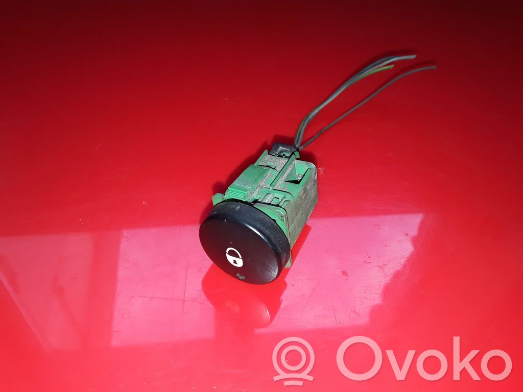 Citroen Berlingo Przycisk centralnego zamka 
