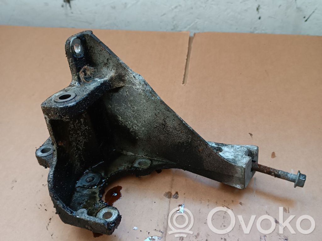 Engine mounting bracket   NOCODE