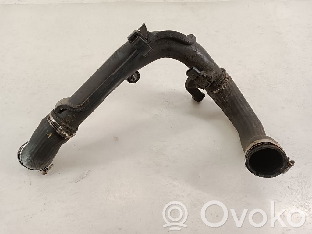Volkswagen PASSAT B7 Furtun/conductă intercooler 