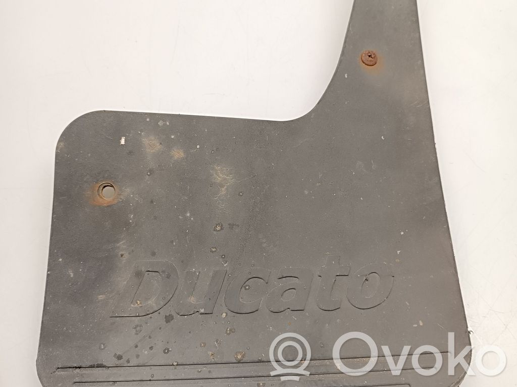 Fiat Ducato Chlapacze przednie 
