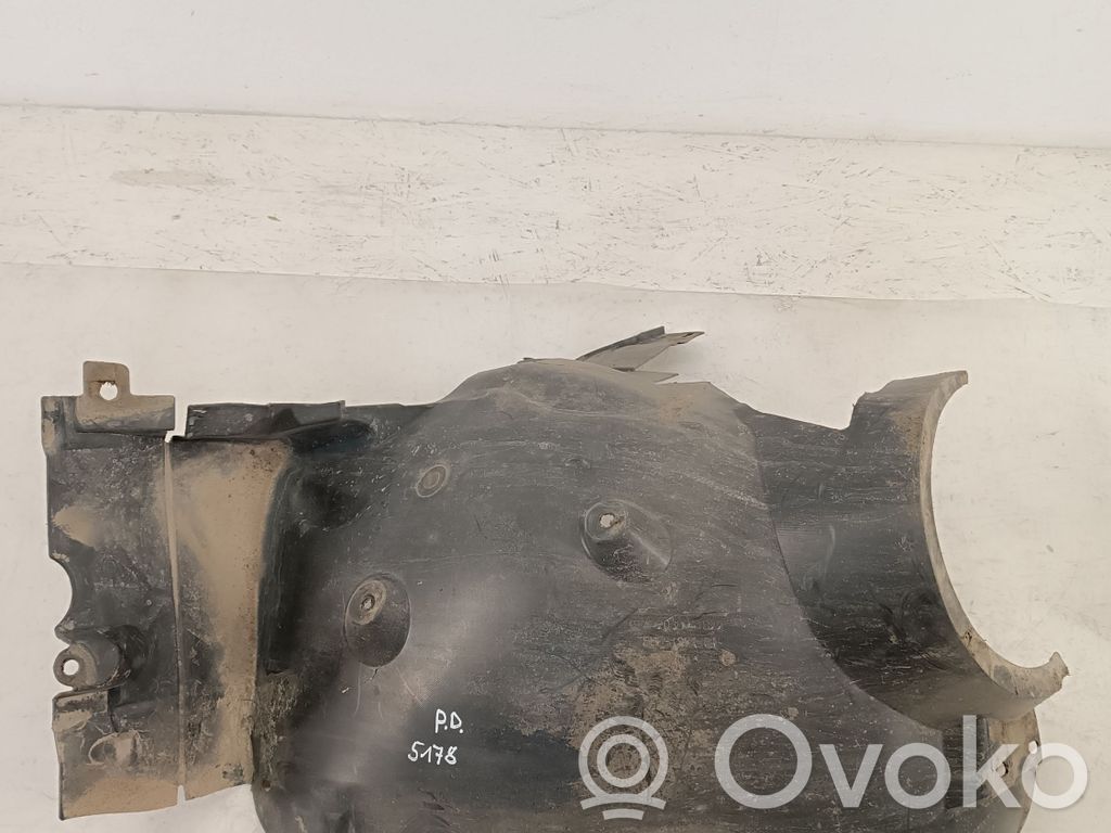 Mercedes-Benz C W203 Rivestimento paraspruzzi passaruota anteriore