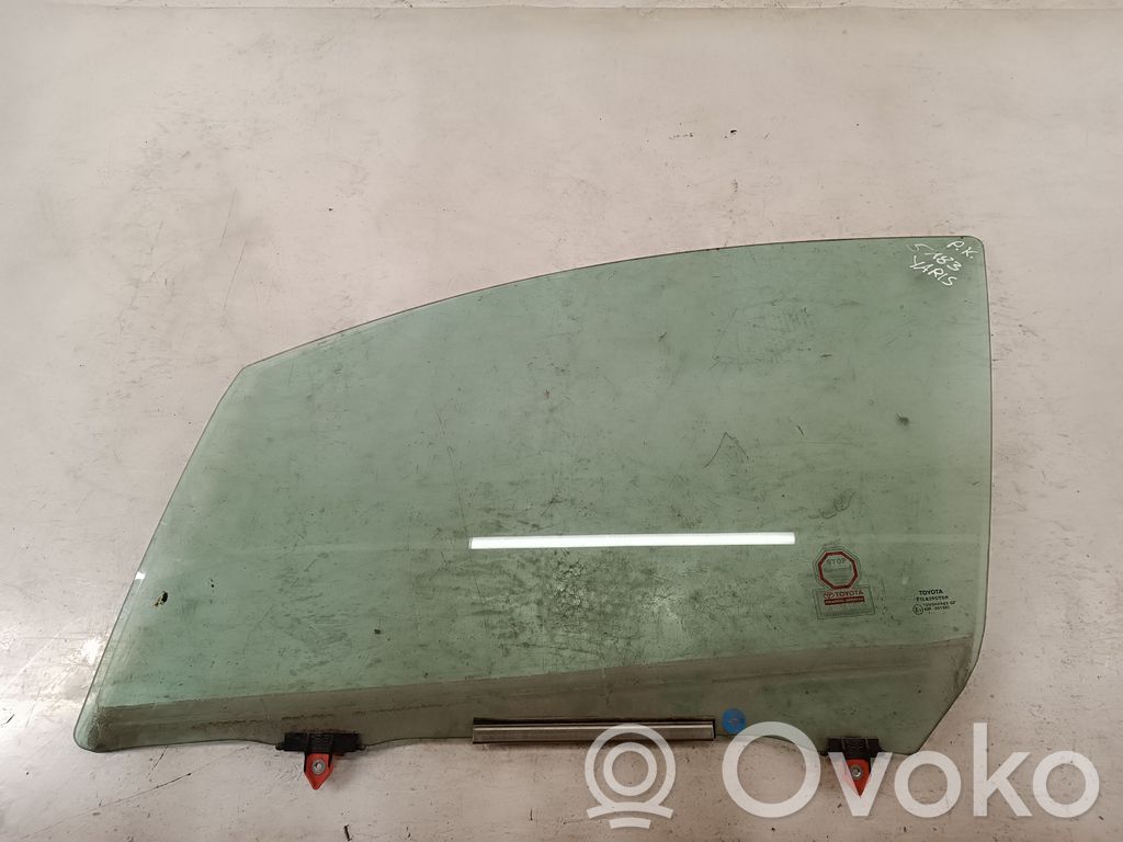 Toyota Yaris Vetro del finestrino della portiera anteriore - quattro porte