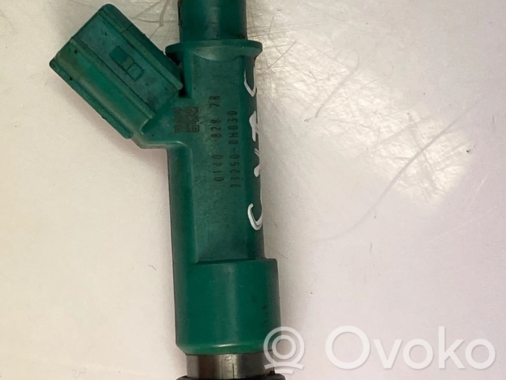 Toyota Camry Injector combustibil