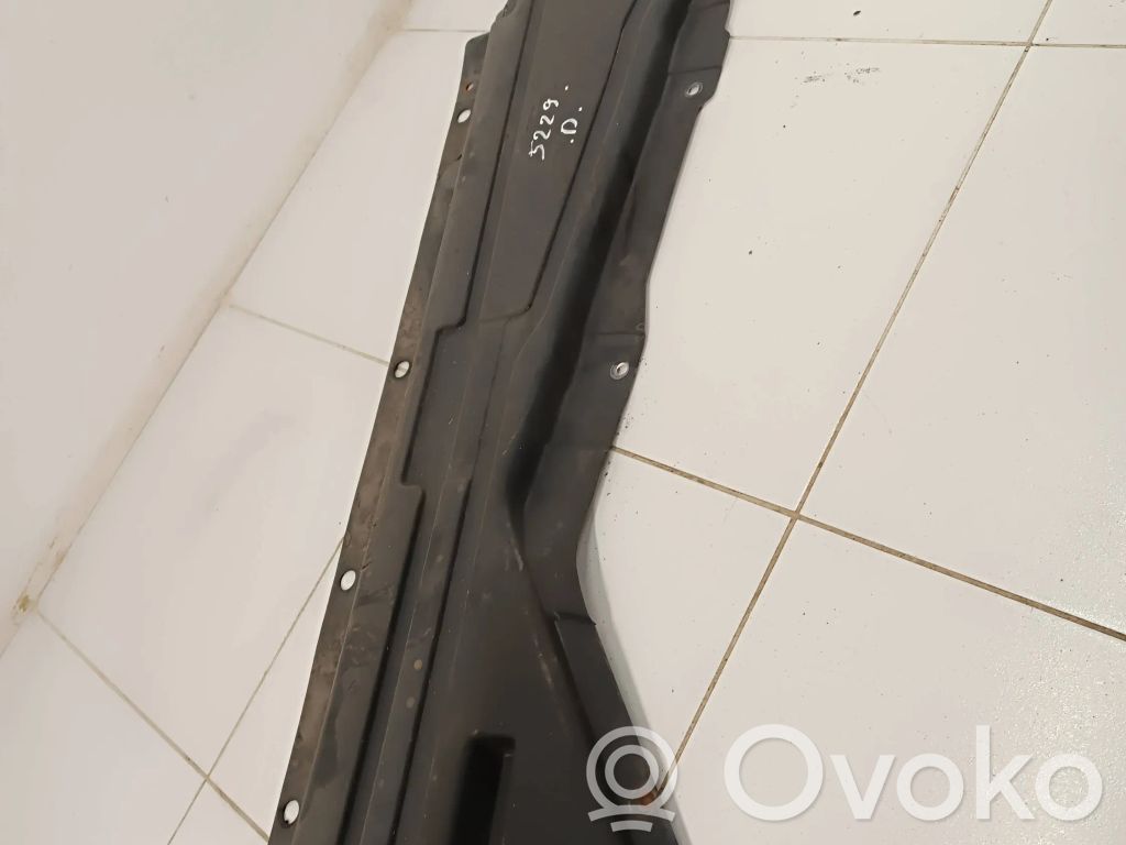 Protección inferior lateral   7158403,77772240