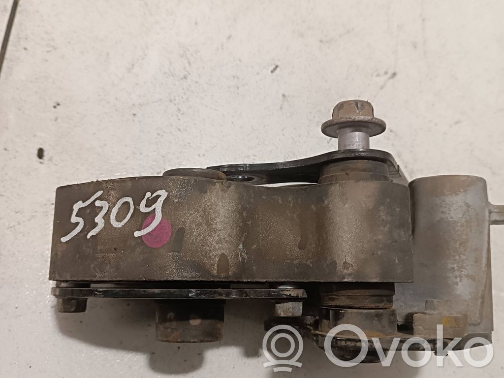 Engine mount bracket   5Y24,5Z15,39040,5Z291