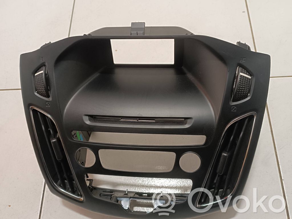 Ford Focus Radio/GPS head unit trim 