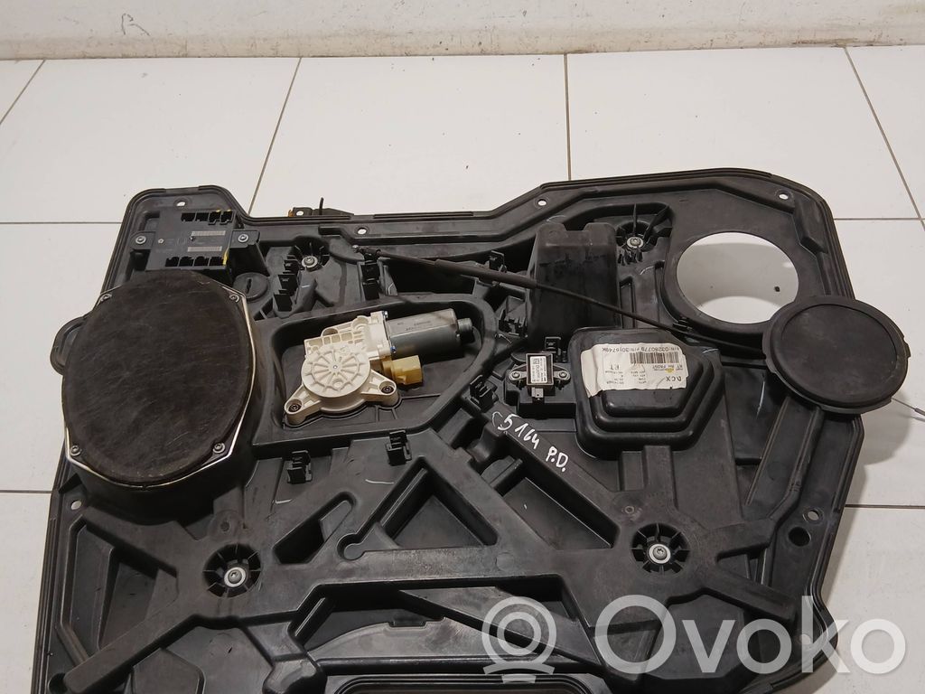 Chrysler Grand Voyager V Macara ușă față cu motor 