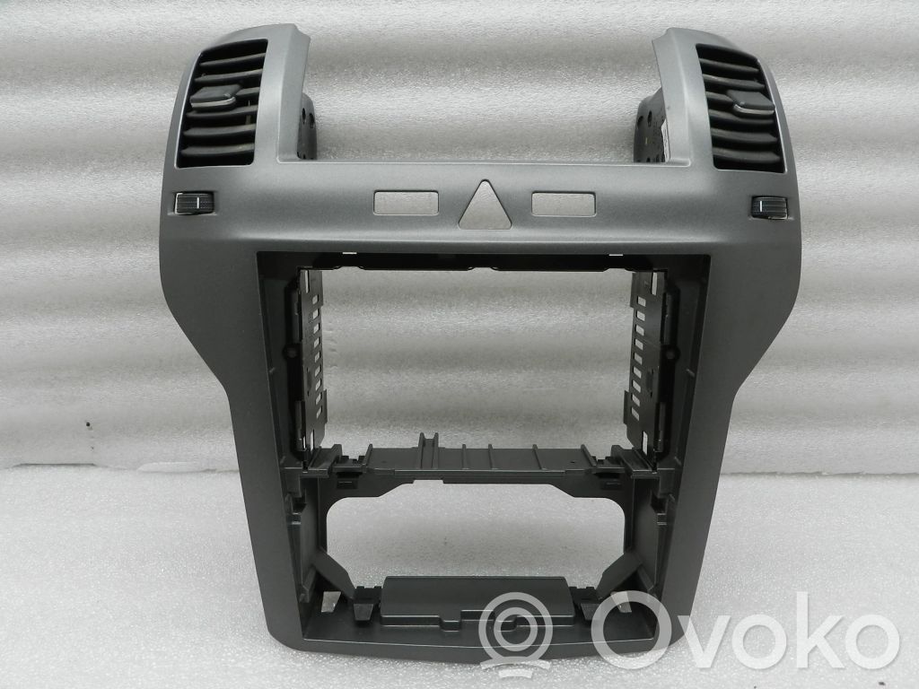 Opel Zafira B Rejilla de ventilación central del panel 