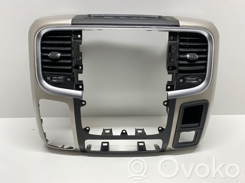 Dodge RAM 1500 DS Radio/GPS head unit trim 