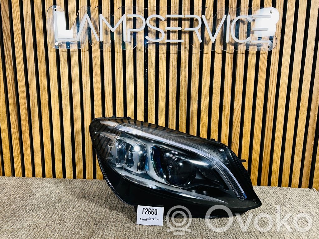 Mercedes-Benz C W205 Lampa przednia 