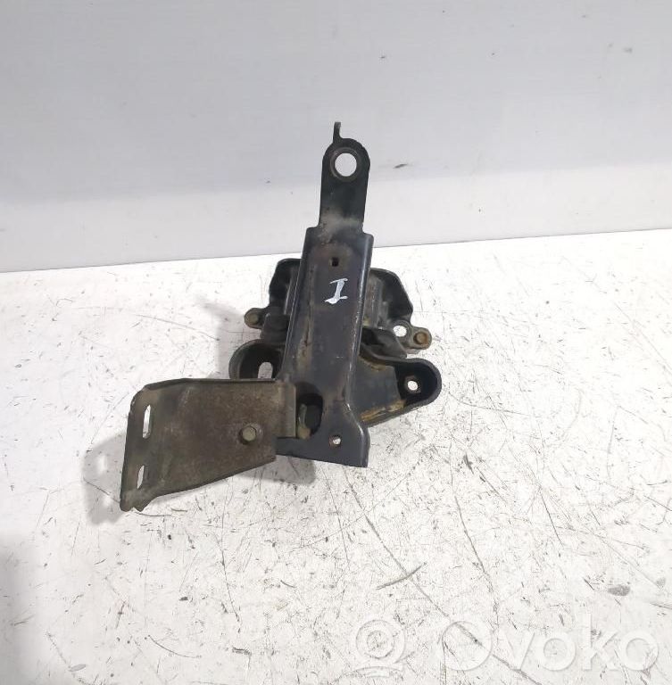 Peugeot 107 Engine mount bracket 