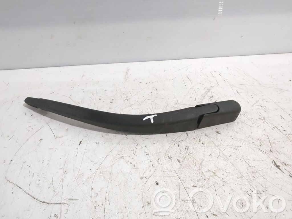 Peugeot 107 Takalasinpyyhkimen sulan varsi 