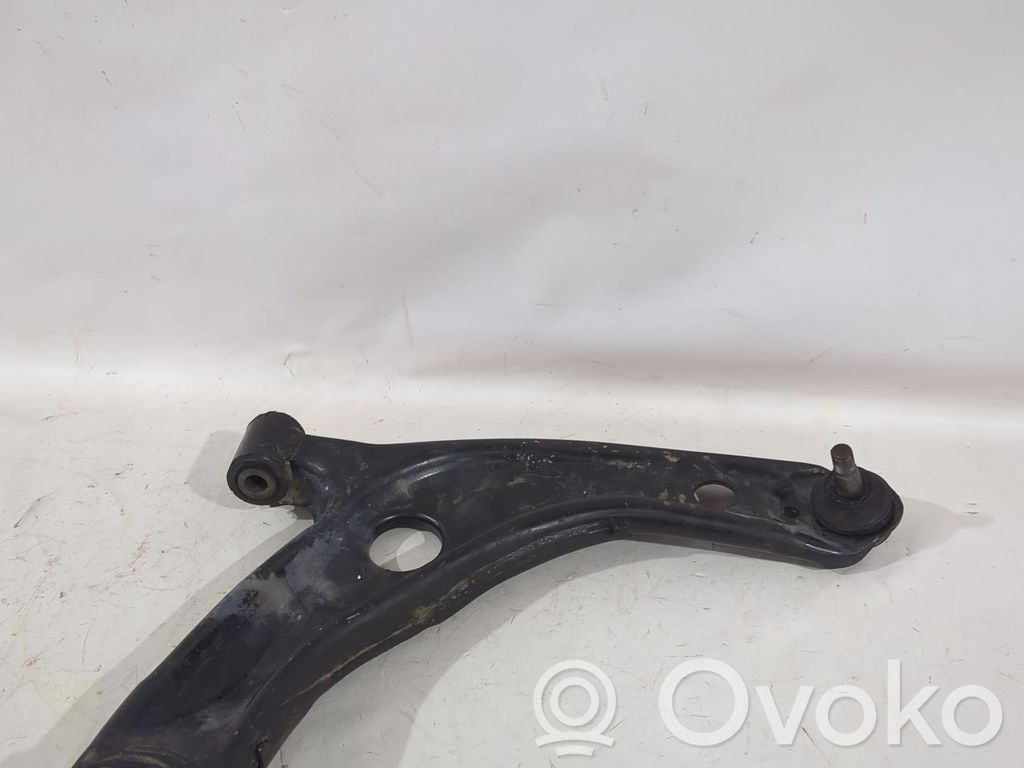 Toyota Yaris Brazo de suspensión delantero