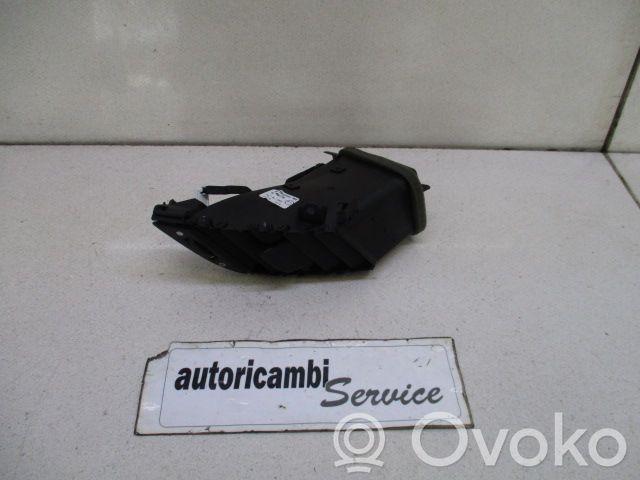 Ford Fiesta Dysze / Kratki środkowego nawiewu deski rozdzielczej 