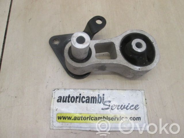 Engine mounting bracket   8V516P082AD