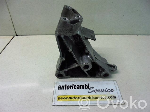 Engine mounting bracket   90497583