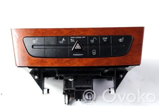 Comutator lumini pericol   A2118218558