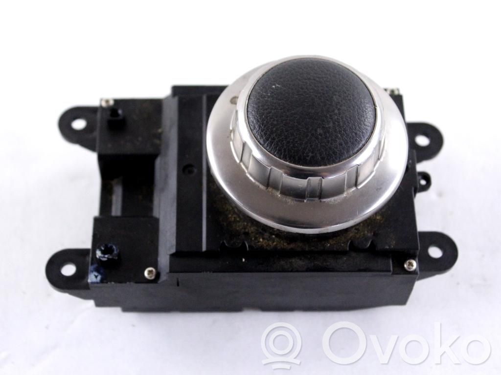 Head unit multimedia control   6944884