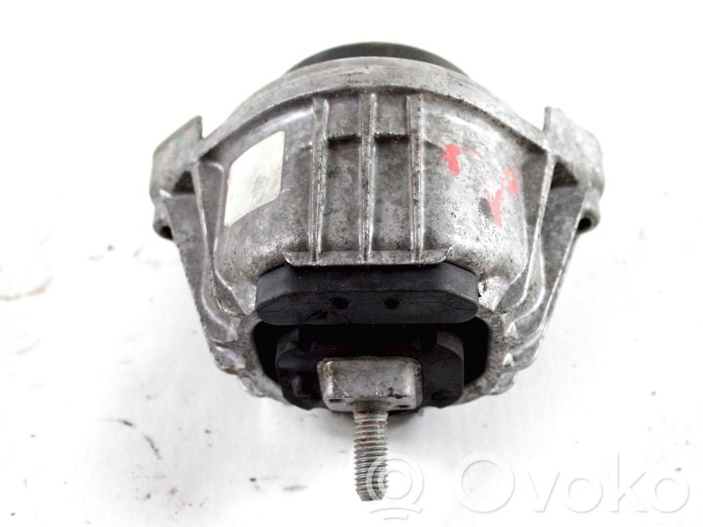 Engine mounting bracket   22116768800