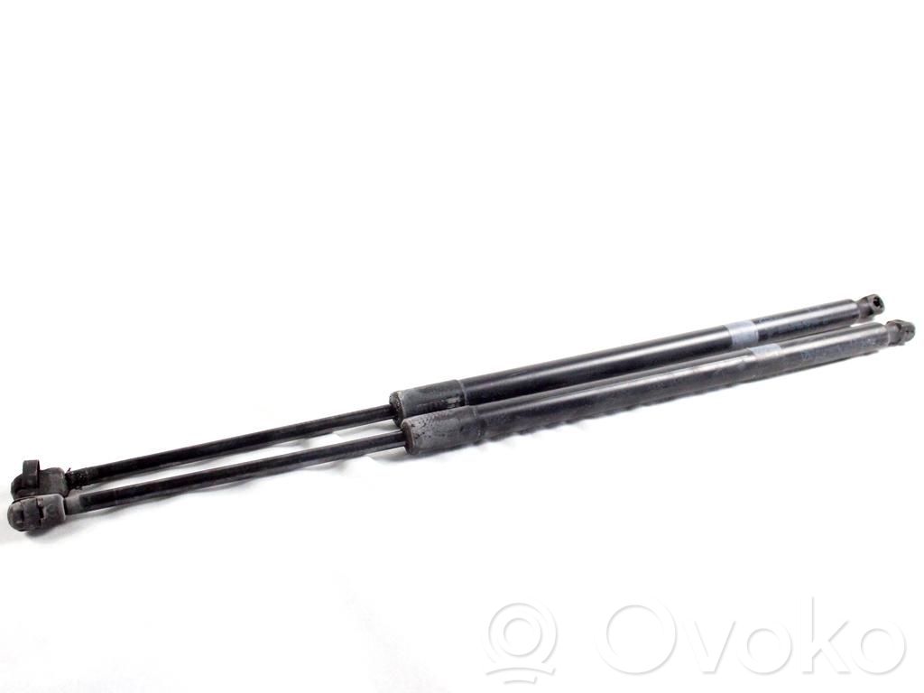 Siłownik maski przedniej   105892
