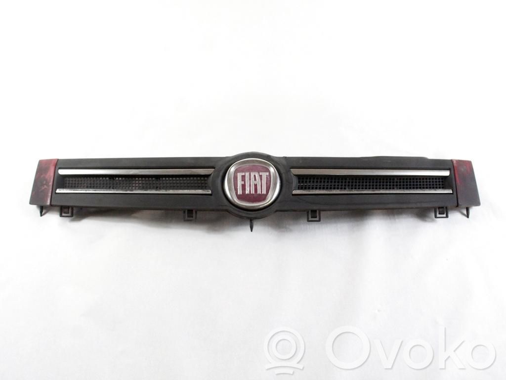 Fiat Panda II Griglia superiore del radiatore paraurti anteriore 