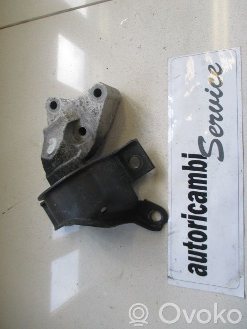 Łapa / Mocowanie silnika   2360842A