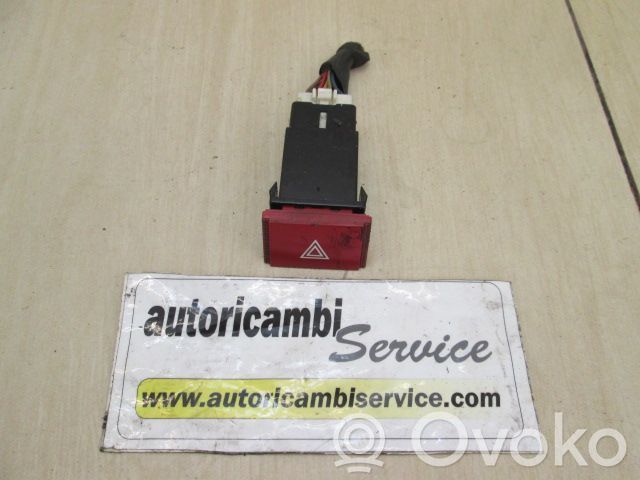 Botón interruptor de luz de peligro   937901C500