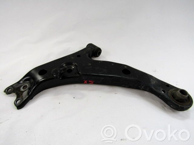 Toyota Corolla E110 Querlenker Achsschenkel vorne 