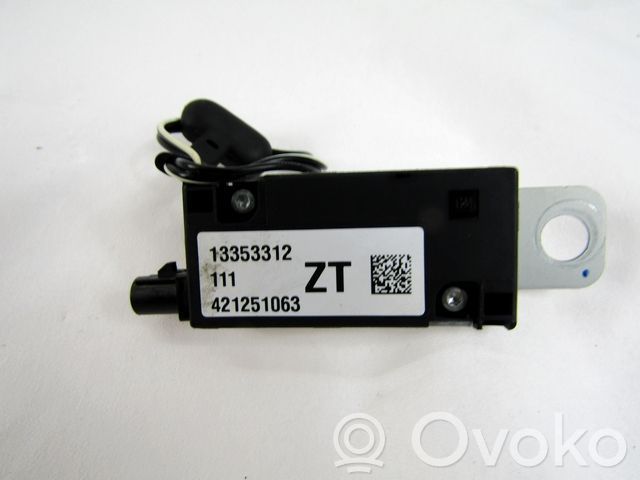 Opel Astra J Amplificator antenă aeriană