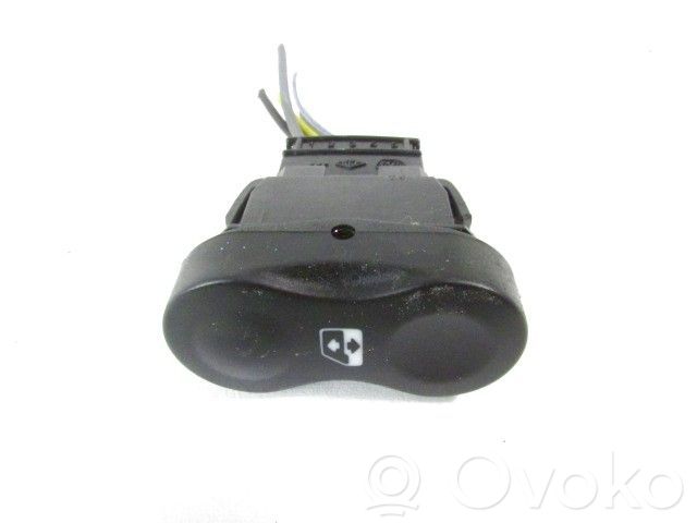 Electric window control switch   8200602227