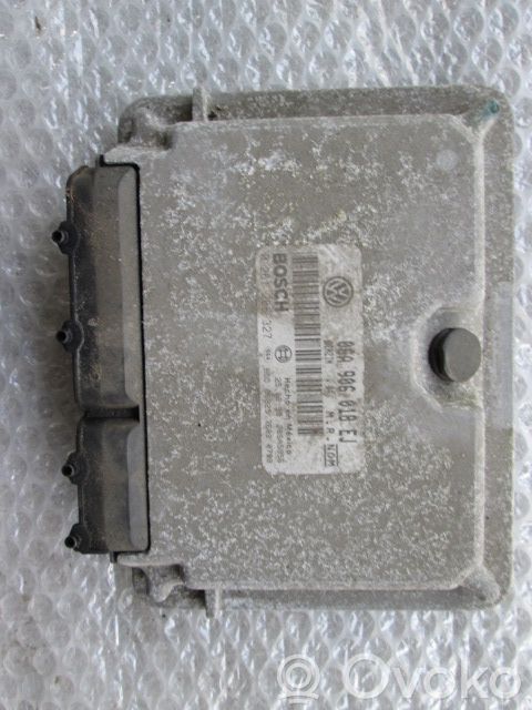 Unidad de control/módulo del motor   06A906018EJ