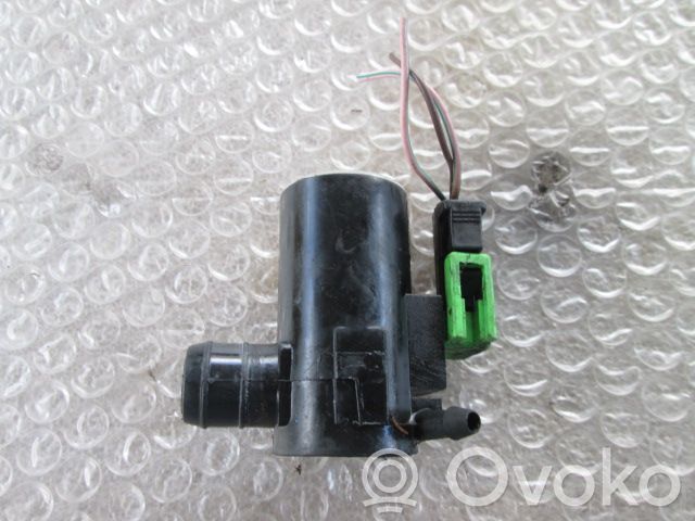 Windscreen/windshield washer pump   040805