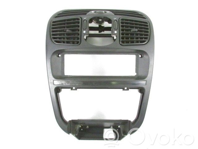 Lancia Y 840 Centrālais gaisa ventilācijas režģis 