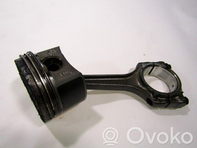 Mäntä kiertokangella   46743870