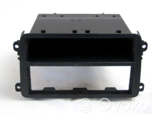 Volkswagen Golf V Moldura del panel 