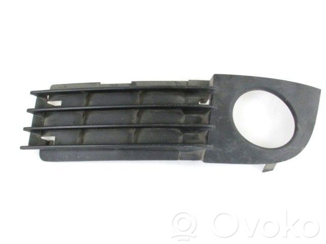 Renault Megane II Grilă/ornament proiector ceață față 