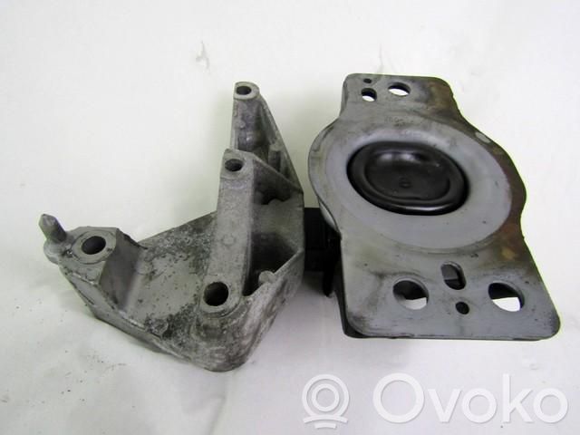 Engine mounting bracket   8200674936