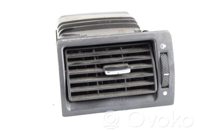 Ford Mondeo Mk III Moldura protectora de la rejilla de ventilación lateral del panel