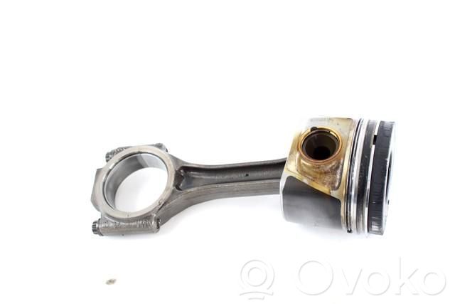 Volkswagen PASSAT B6 Piston cu bielă 
