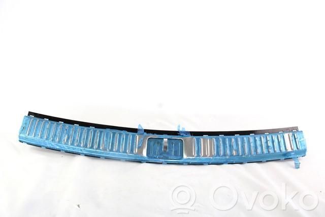 Volkswagen Touareg II Rivestimento di protezione sottoporta del bagagliaio/baule