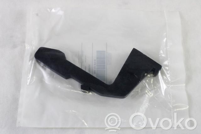 BMW 5 E60 E61 Paracalore nel vano motore 